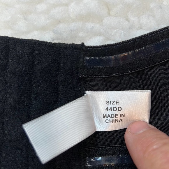 Enchanted Black Underwire - Strap Converts to Racerback. EUC. Size 44DD. - Picture 5 of 5